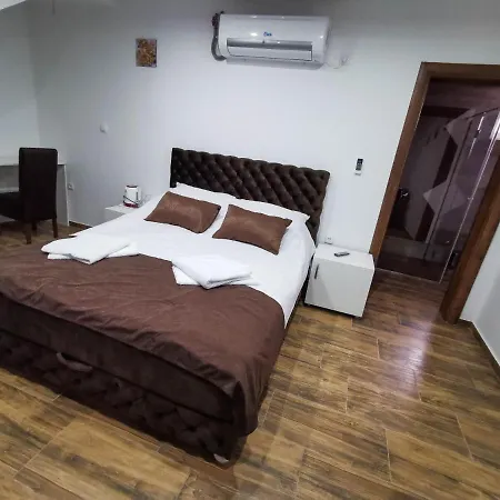 Apartment Sobe I Casa Mia Pecinci